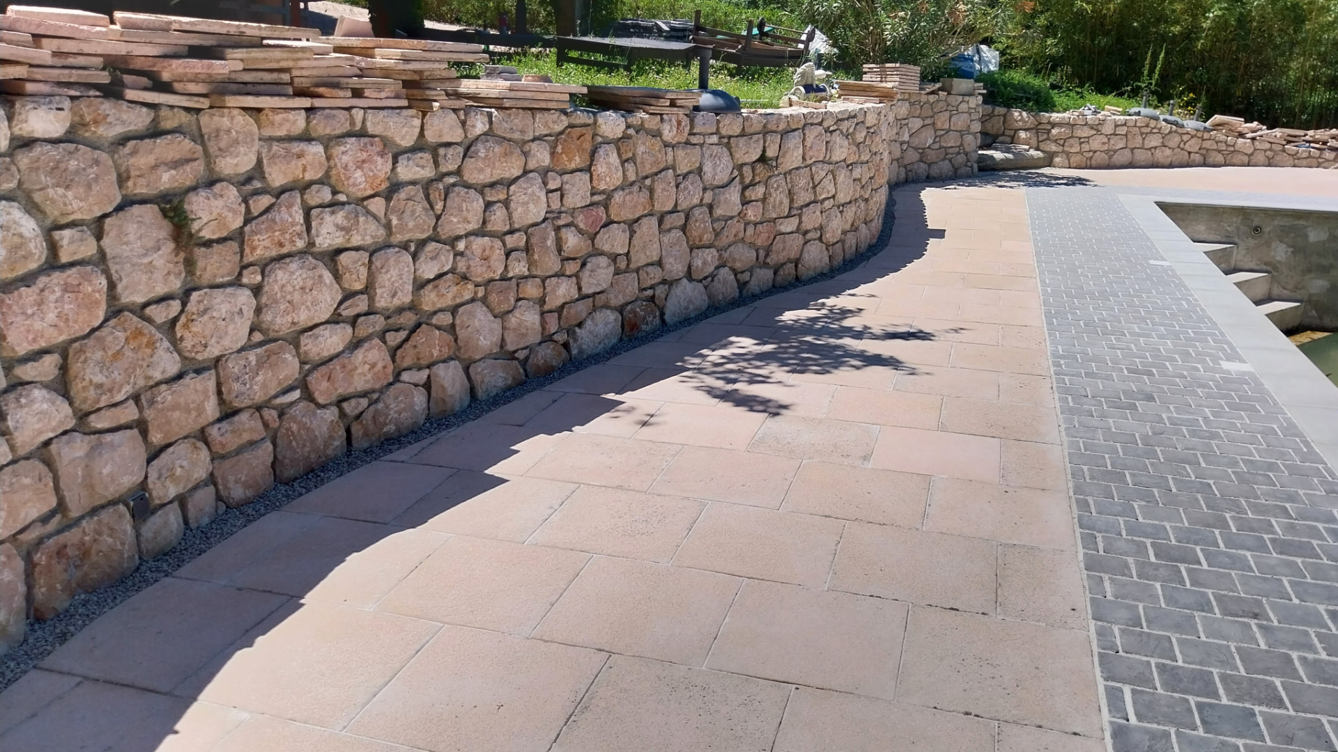 Terrasse, murs de soutènement et marches — Après