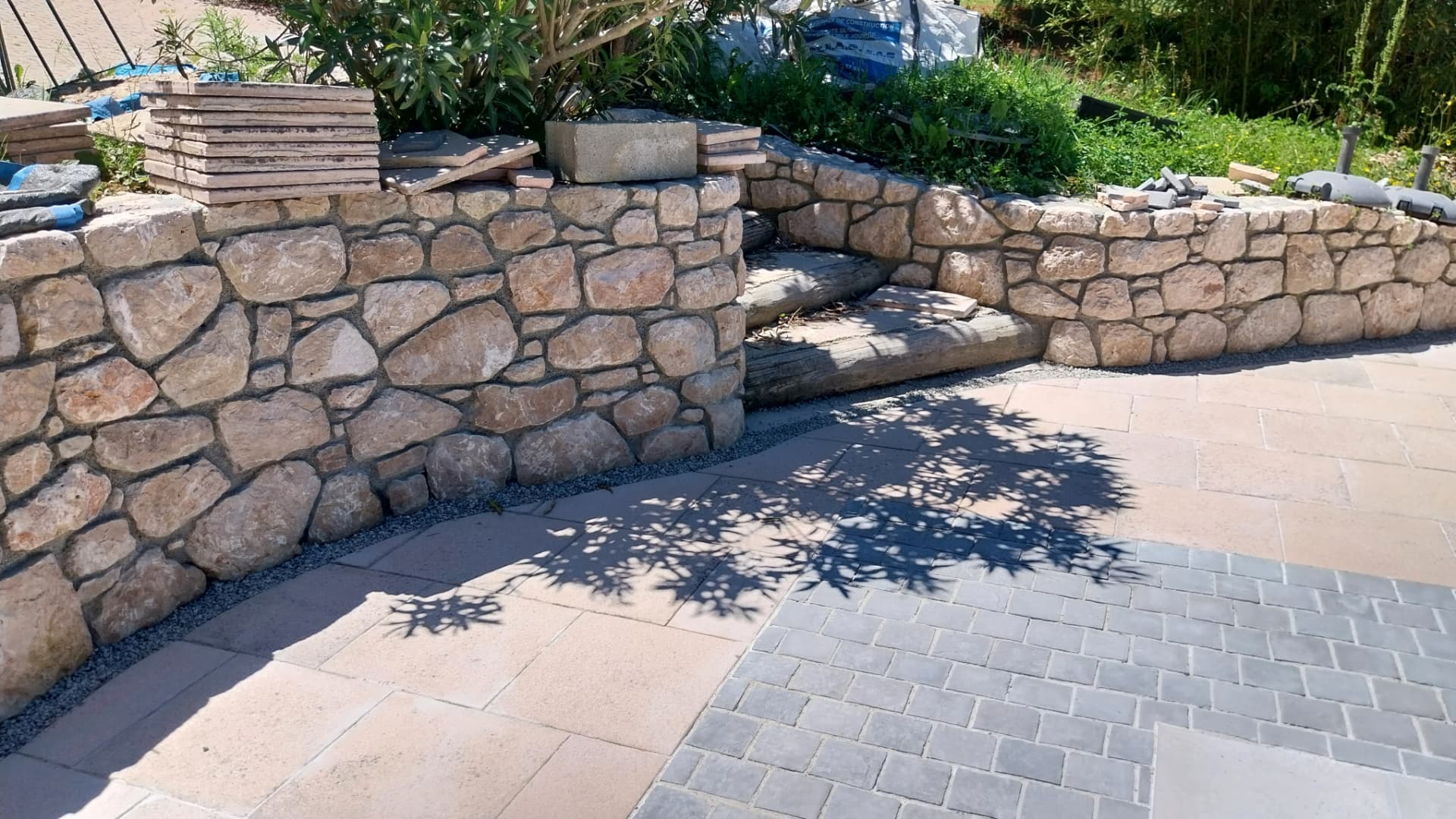 Terrasse, murs de soutènement et marches — Après