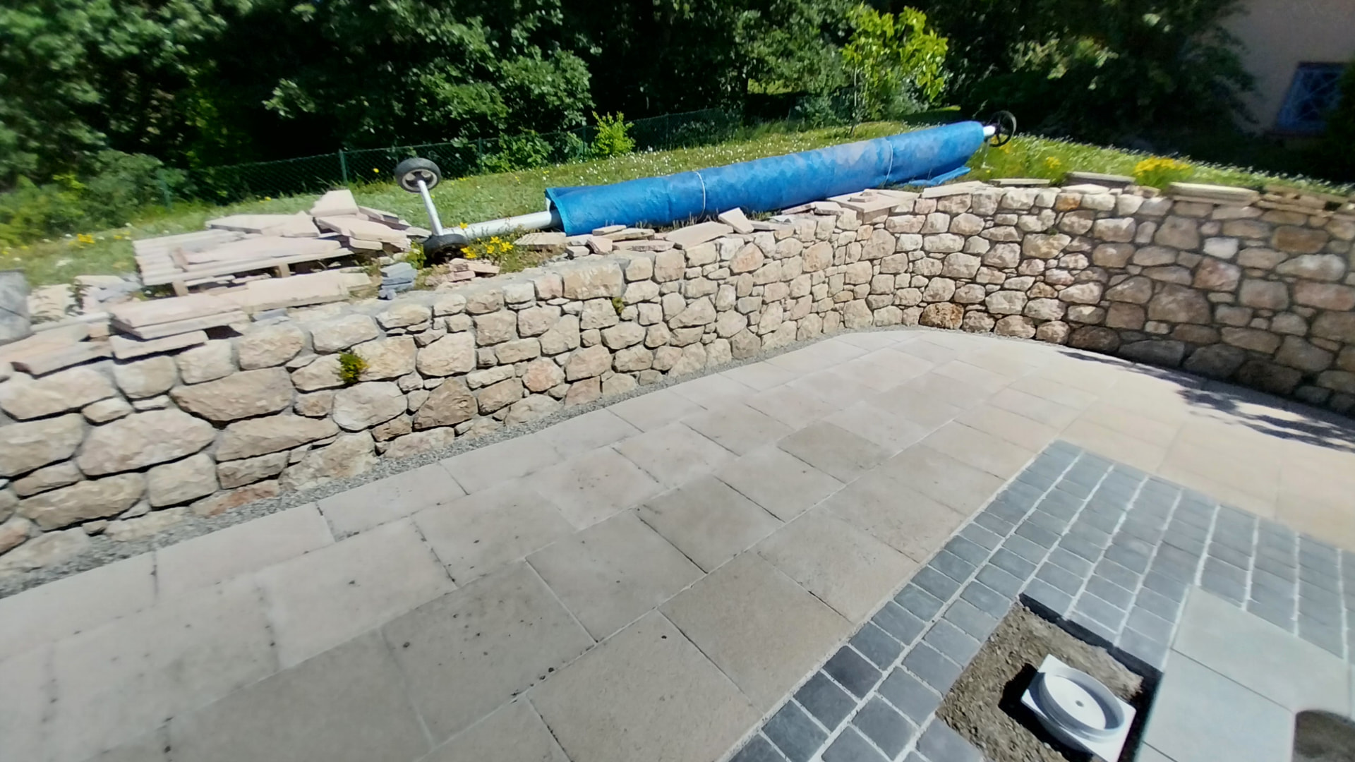 Terrasse, murs de soutènement et marches — Après