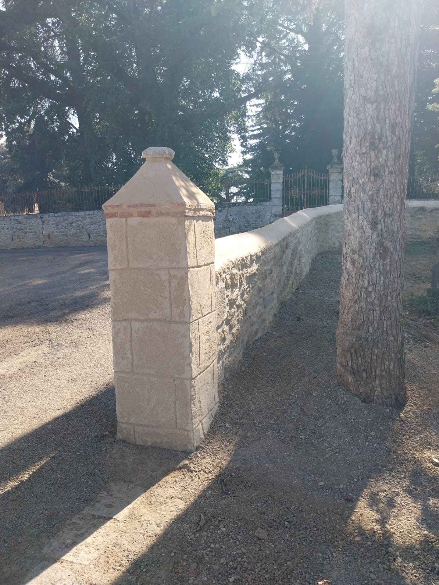 Réparation d'un mur de cimetière après un accident — Après