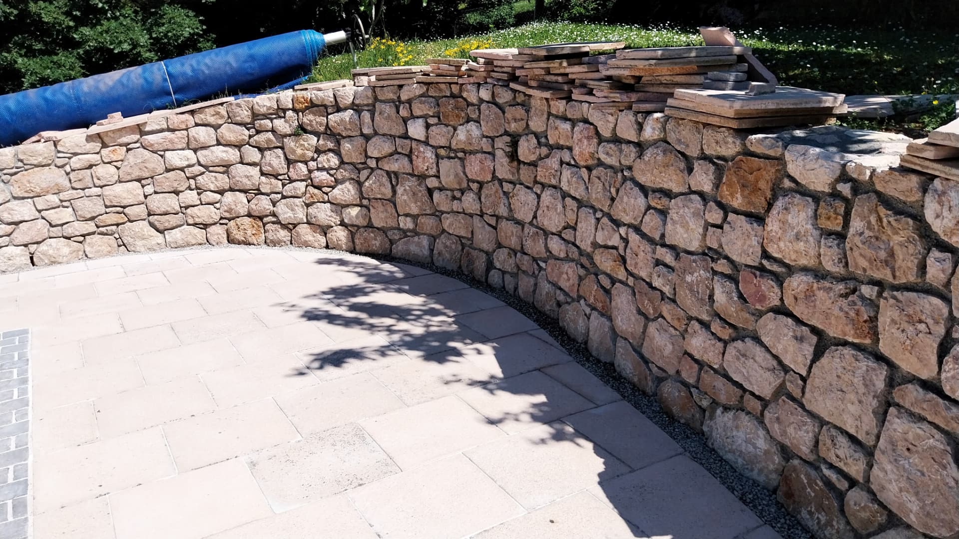 Terrasse, murs de soutènement et marches — Après